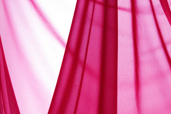 薄いピンク色の布地の画像（布 ドレープの背景フリー画像）