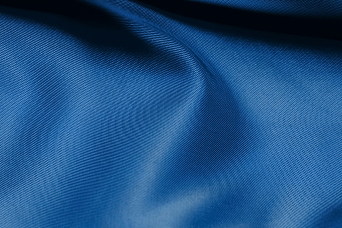 川の流れの様な青い布の素材（布 テクスチャの背景フリー画像）