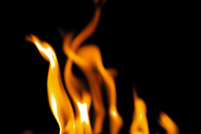 燃える炎（炎 写真の背景フリー画像）
