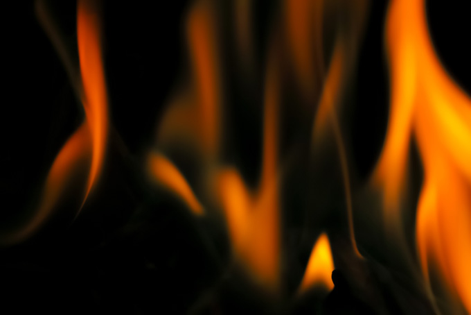 燃える炎（炎 テクスチャ 素材の背景フリー画像）