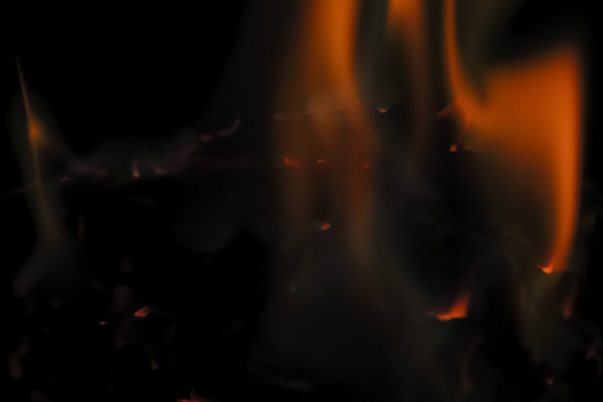 燃える火（炎 背景のフリー画像）