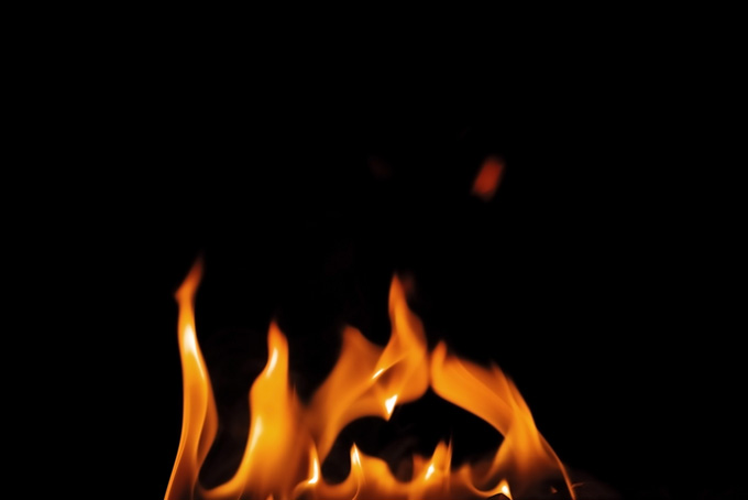 燃える火（炎 背景のフリー画像）