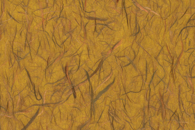 楮の繊維が沢山ある茶色い和紙（和紙 茶系の背景フリー画像）