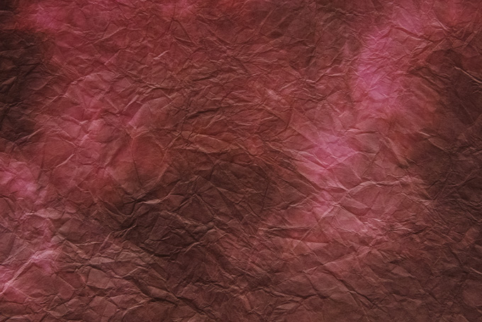 揉みが入った暗いピンクの斑色和紙（カラフル 和紙 壁紙の背景フリー画像）