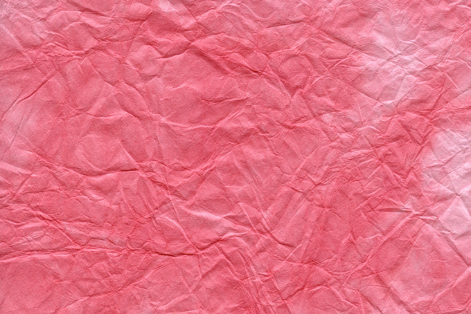 斑に染めたピンク色の揉み和紙（和紙 ピンクの背景フリー画像）