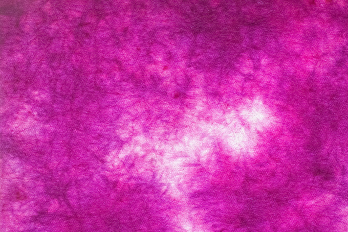 躑躅の花のような赤紫色の和紙（和紙 ピンクの背景フリー画像）