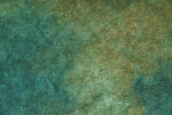 滲みと暈しがある青系の和紙（カラフル 和紙 テクスチャの背景フリー画像）