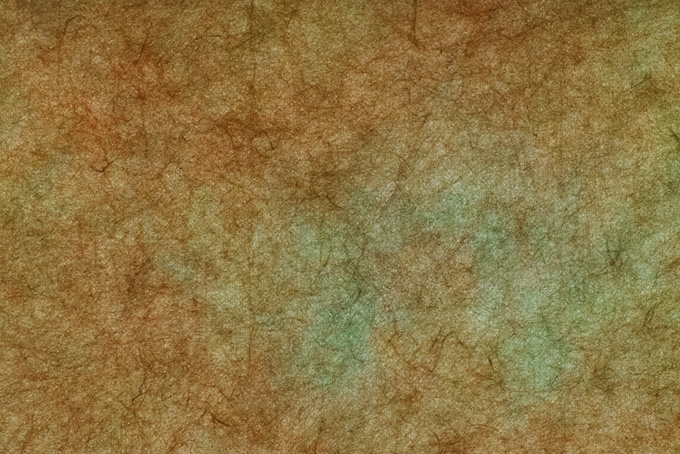 茶と緑がにじむ絞り染の和紙（和紙 淡色の背景フリー画像）