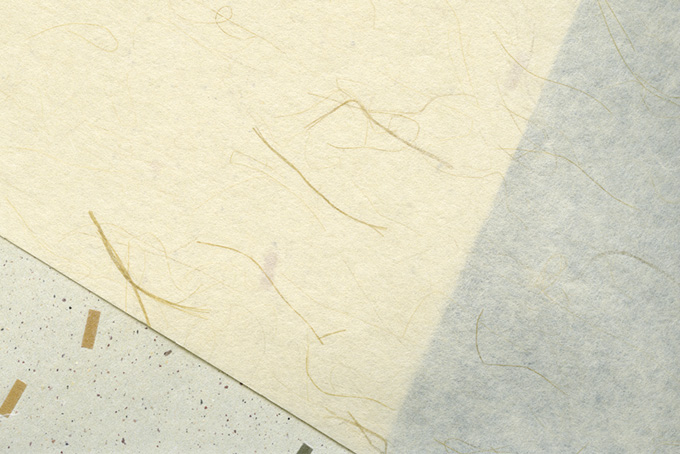 筋と模様のある白系の和紙（和紙 背景の背景フリー画像）