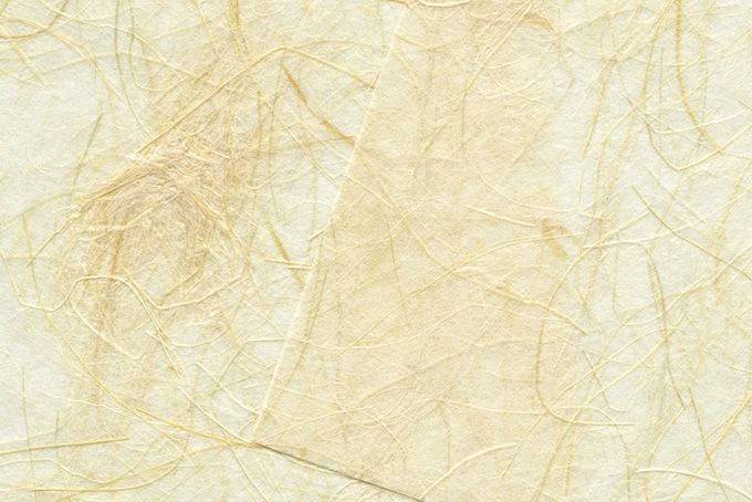 茶色い筋が浮き出た白い和紙（和紙 白系の背景フリー画像）