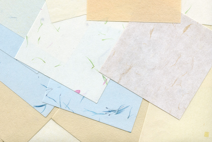 模様の入った淡色系の和紙（和紙 和風の背景フリー画像）