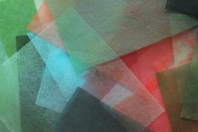 透ける薄い楮素材の赤と緑の和紙（和紙 壁紙の背景フリー画像）