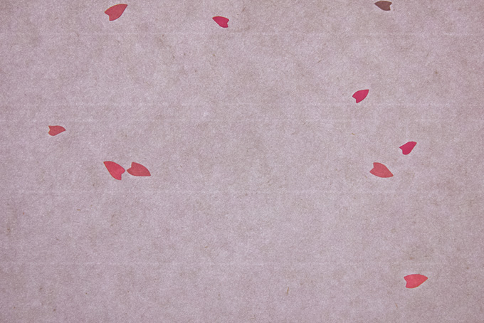 ピンクの花びら模様が入った可愛い和紙（和紙 柄の背景フリー画像）
