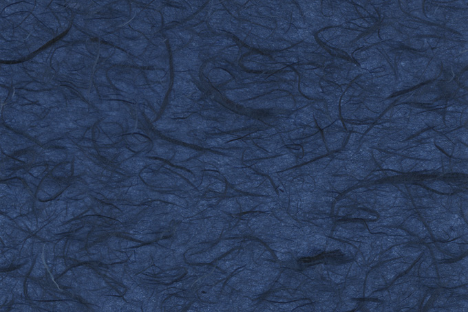 深縹色の楮繊維が入った雲龍和紙（和紙 青色の背景フリー画像）