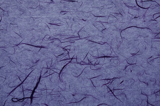 薄紫色に染めた雲龍模様のある和紙（和紙 雲龍の背景フリー画像）