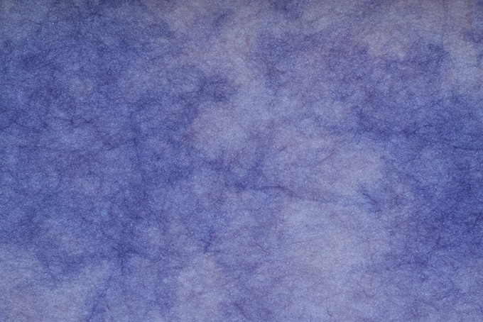 紫陽花ような紫の絞り染め和紙（和紙 紫色の背景フリー画像）