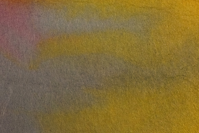 黄赤灰の色彩が滲む染め和紙（カラフル 和紙 おしゃれの背景フリー画像）