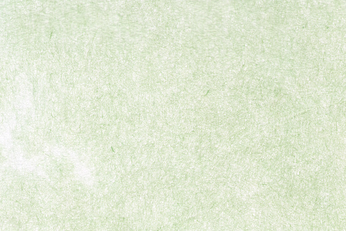 白に薄い緑色が掠れた和紙（和紙 淡色の背景フリー画像）