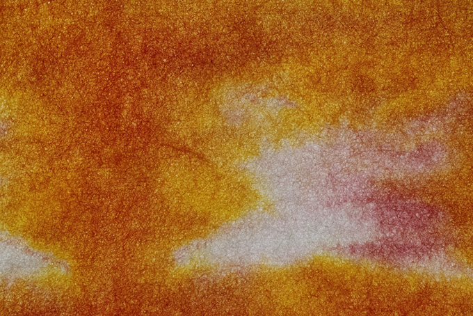 代赭色が斑に滲む暈染和紙（グラデーション 和紙の背景フリー画像）