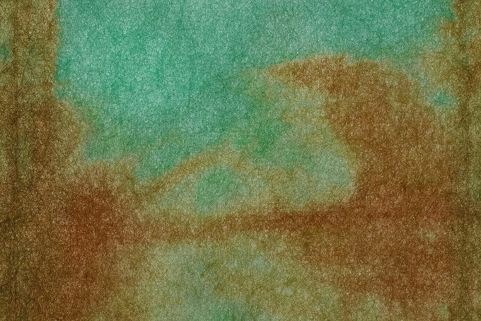 浅葱色と茶色が滲む暈し染和紙（カラフル 和紙の背景フリー画像）