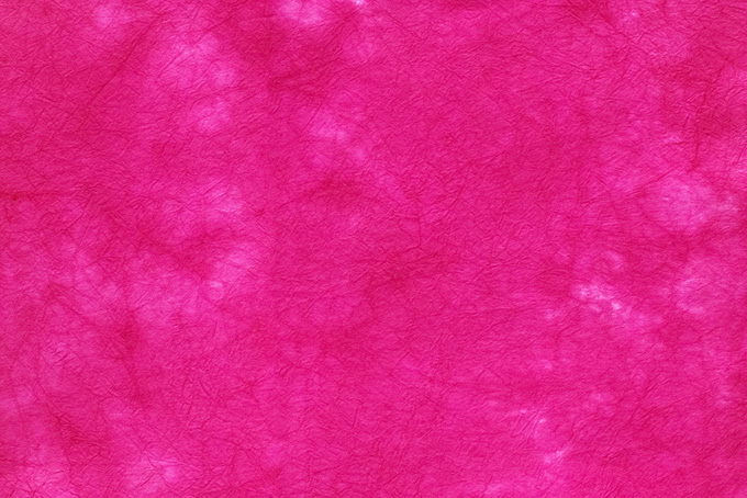 鮮やかな躑躅色の絞染和紙（和紙 ピンクの背景フリー画像）