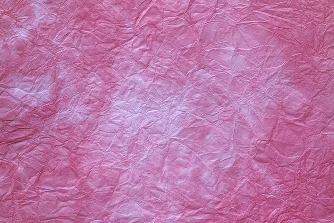 可憐なピンク色の揉絞染和紙（和紙 ピンクの背景フリー画像）