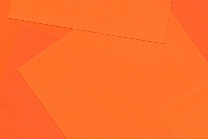 シンプルなオレンジのかっこいい壁紙（シンプル 待ち受けの背景フリー画像）