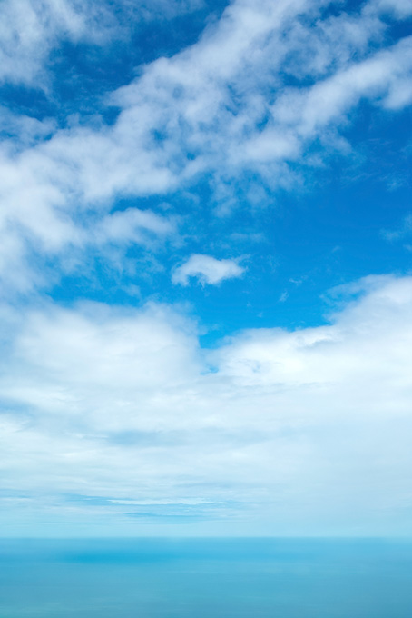 水平線の向こうの空（海 風景の背景フリー画像）