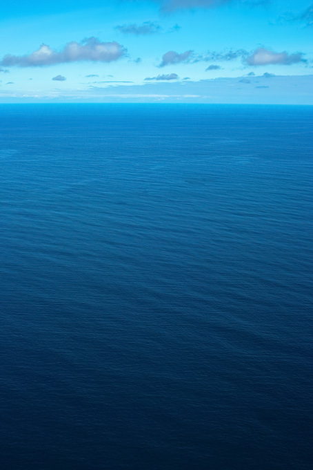 どこまでも続く海（海 風景の背景フリー画像）