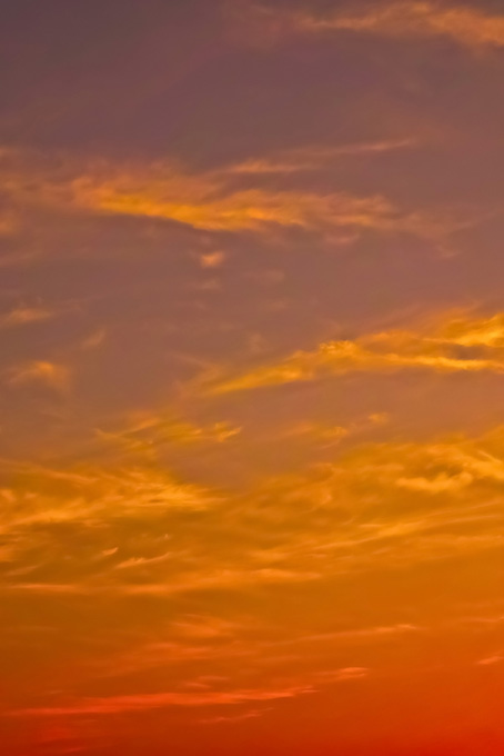 織物の様に鮮麗な夕焼け（夕焼け 雲の背景フリー画像）