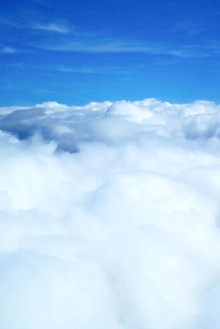雪のような雲と青空（雲 写真の背景フリー画像）