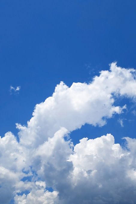 空に竜が登る様な積乱雲（青空 写真の背景フリー画像）