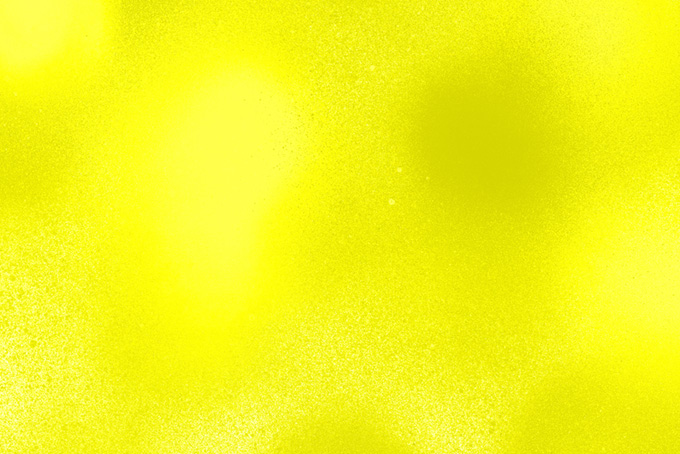 黄色のスプレーのフリー背景画像（スプレー 黄色の背景フリー画像）