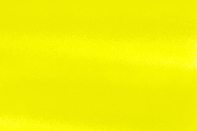 黄色を塗装したシンプルな壁紙（スプレー 黄色の背景フリー画像）