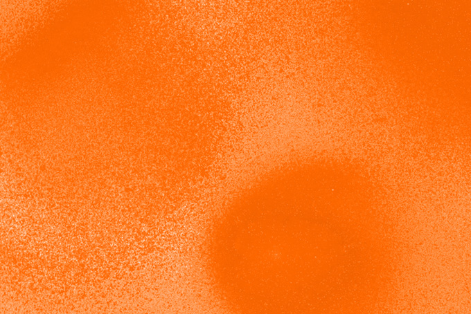 シンプルなオレンジのカラースプレー背景（スプレー オレンジの背景フリー画像）