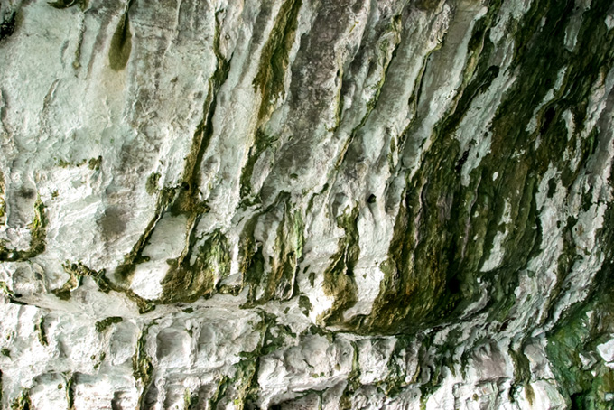白い洞窟の岩の素材（石 テクスチャの背景フリー画像）