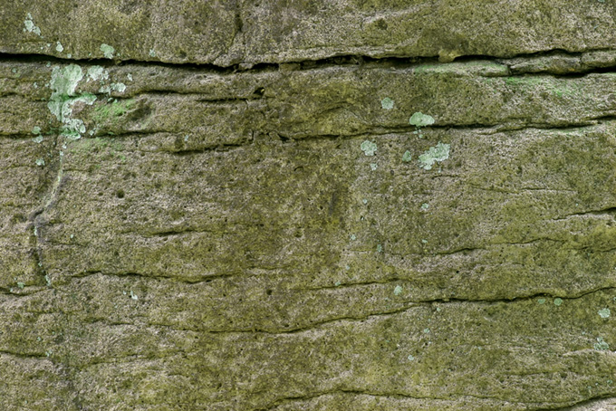 切れ目のある古い石壁（石 テクスチャの背景フリー画像）