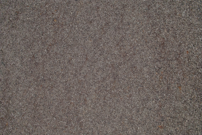 砂と砂利が見えるコンクリートの壁（コンクリート 写真の背景フリー画像）