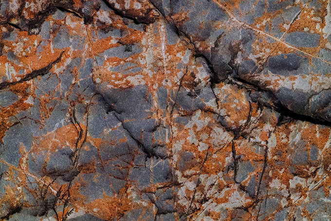 石と岩石（岩 素材の背景フリー画像）