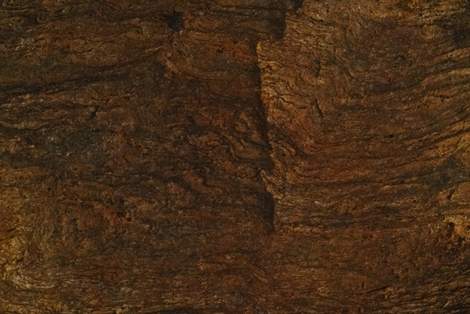 流れるような質感の茶色い岩（岩 画像の背景フリー画像）