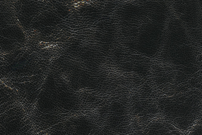 シワが寄った黒い革素材（レザー 背景の背景フリー画像）