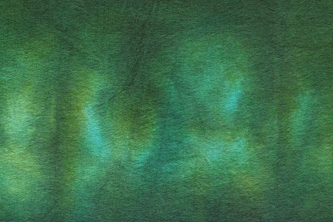 緑の斑染めの和紙（テクスチャの背景フリー画像）
