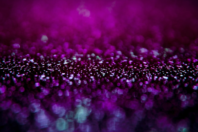 かっこいい紫色のキラキラと黒フリー背景（背景 無料の背景フリー画像）