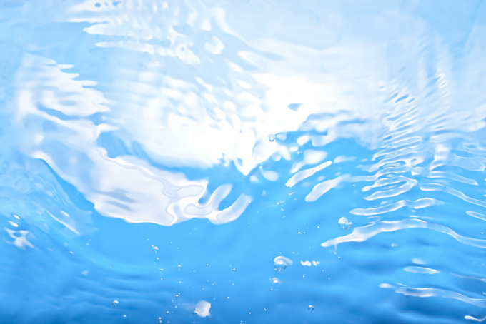 艶やかな青い水面の素材（水 素材の背景フリー画像）