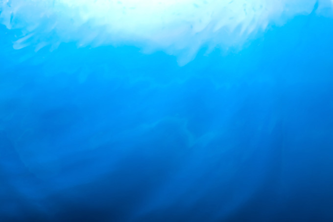綺麗な青い水（水 水中の背景フリー画像）