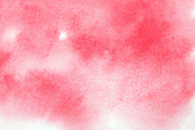 カーマインの水彩が薄く滲む紙の背景（グラデーション 紅の背景フリー画像）