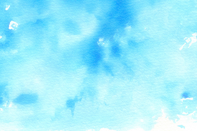 水彩紙に薄く滲むシアンの絵具の背景（グラデーション カラフルの背景フリー画像）