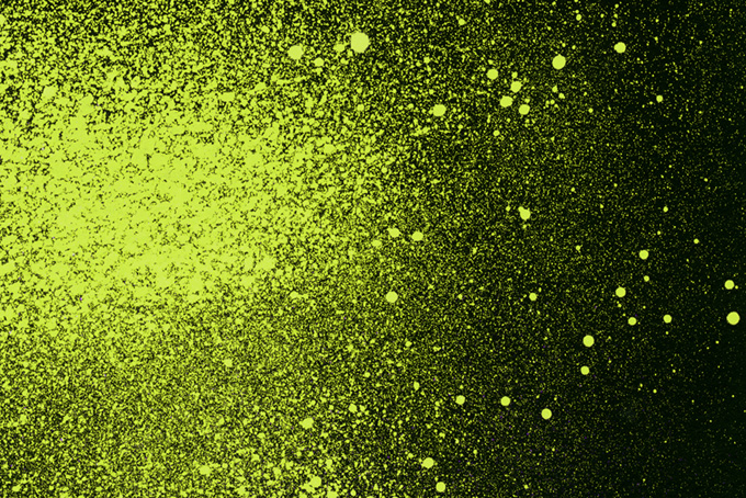 鮮やかなレタスグリーンの飛沫と黒背景（水彩 ポップペイントの背景フリー画像）