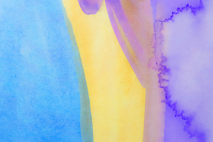 青黄紫の絵具を薄く塗ったカラフルな背景（水彩 おしゃれの背景フリー画像）