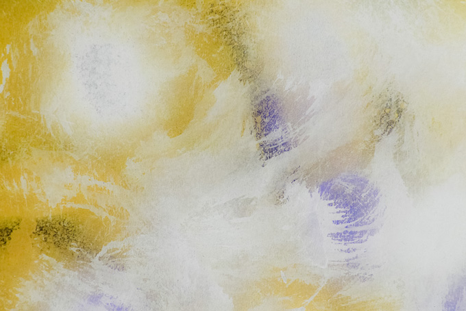 黄色の背景に白のドライブラシ水彩テクスチャ（水彩 抽象の背景フリー画像）